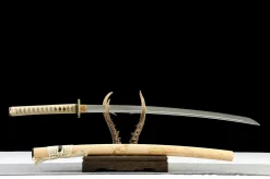 Alternative view of Elegant Edge - Håndlaget Katana av 1065 karbonstål