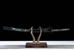 Alternative view of Krigersk Fred - Håndlaget Katana av 1065 karbonstål