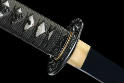 Alternative view of Crimson Phantom - Håndlaget Katana av Carbon Steel