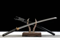 Alternative view of Golden Ink Feather - Håndlaget Katana av Leirherdet Damaskusstål