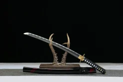 Alternative view of Flame Shadow - Håndlaget Wakizashi av 1045 karbonstål